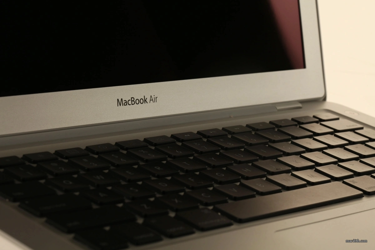 mac40th.com - MacBook Air 1st Generation (2008)