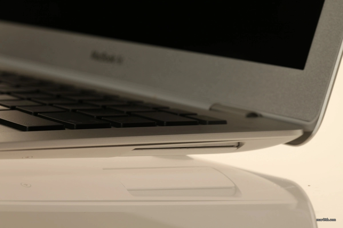 mac40th.com - MacBook Air 1st Generation (2008)
