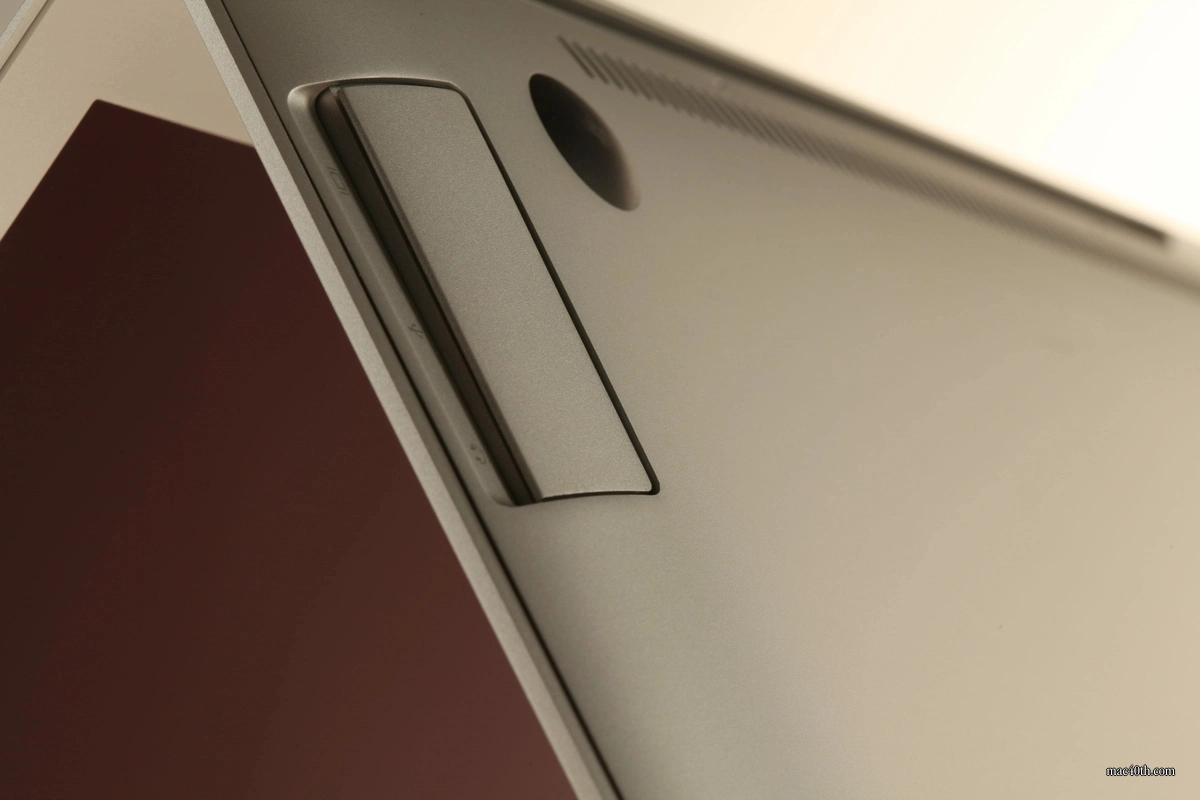 mac40th.com - MacBook Air 1st Generation (2008)