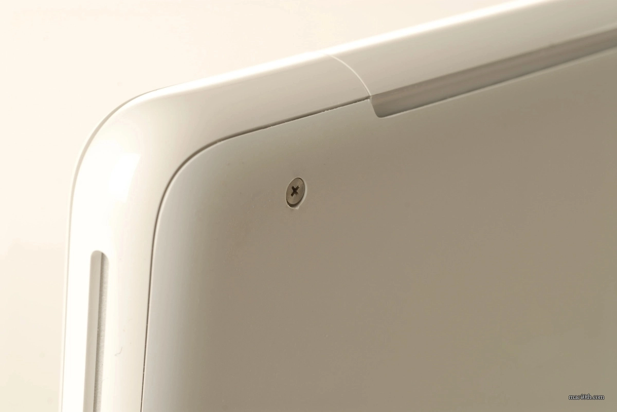 mac40th.com - MacBook - White (2006)