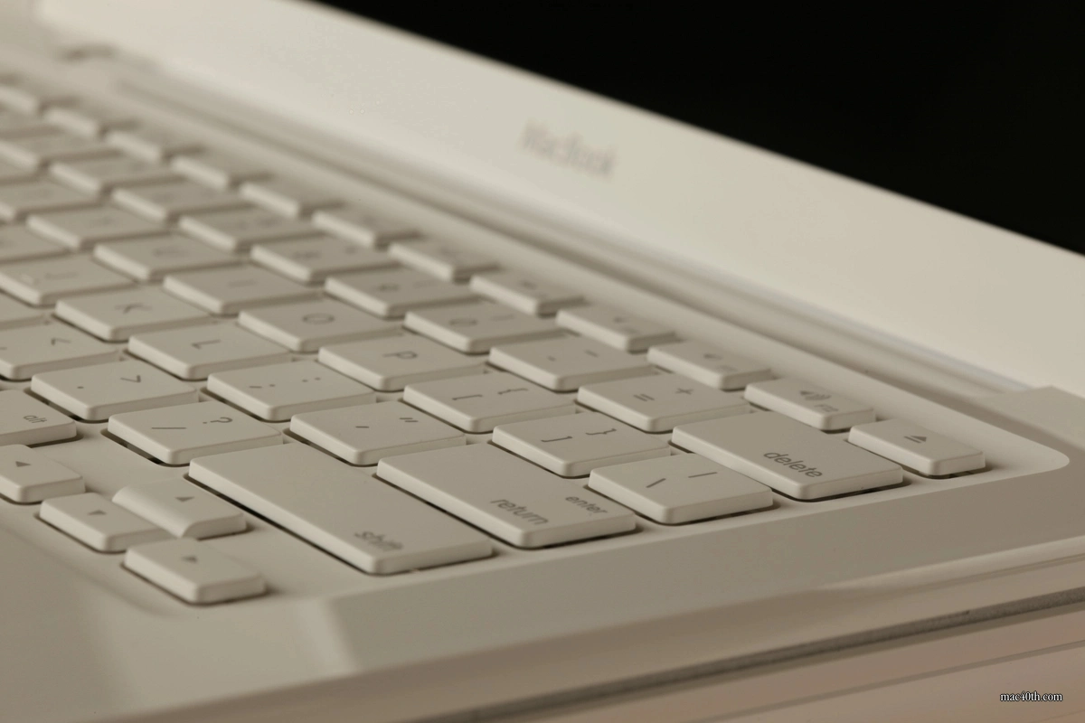 mac40th.com - MacBook - White (2006)