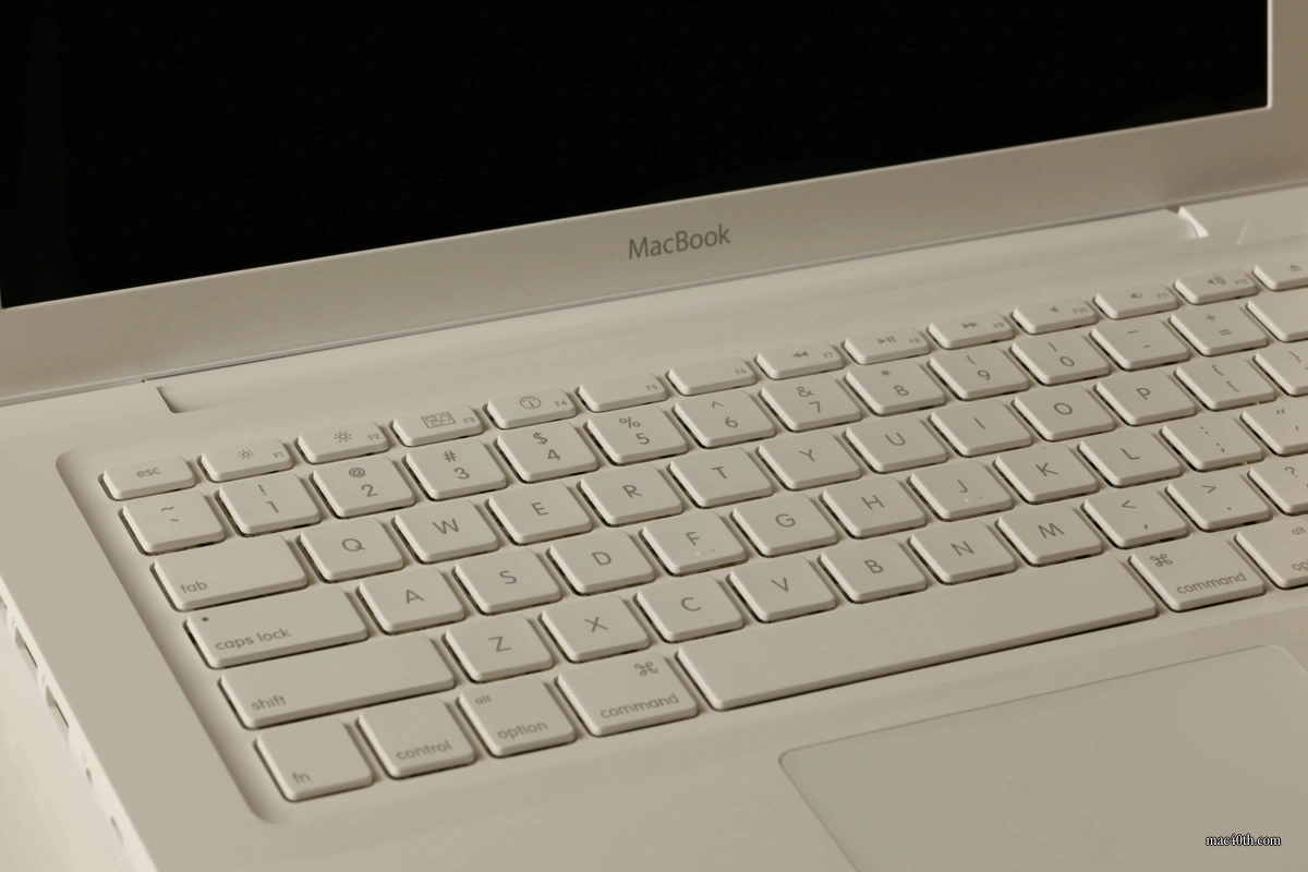 mac40th.com - MacBook - White (2006)