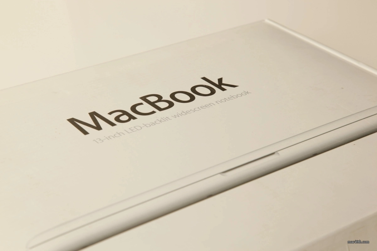 mac40th.com - MacBook - White (2006)