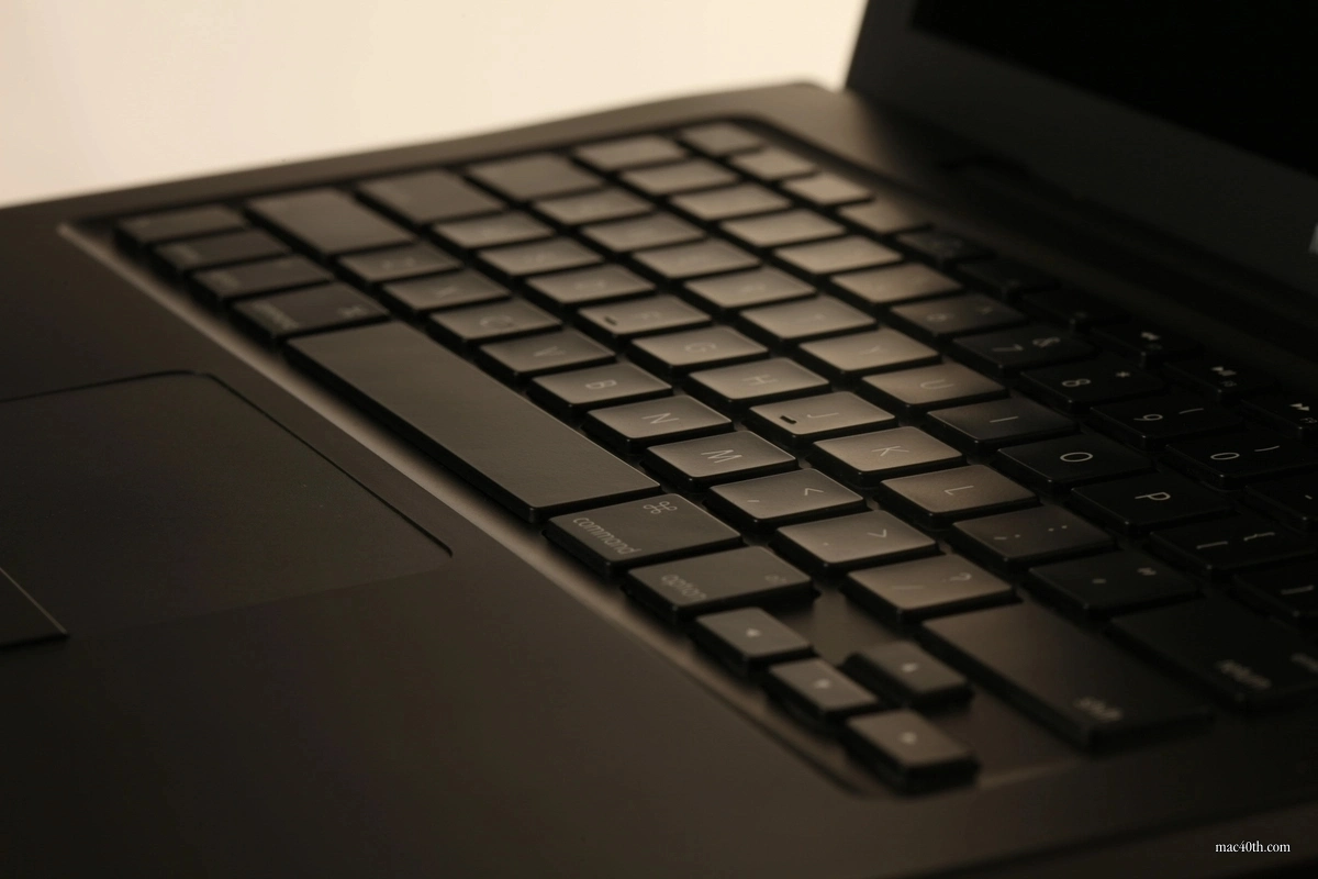 mac40th.com - MacBook - Black (2006)