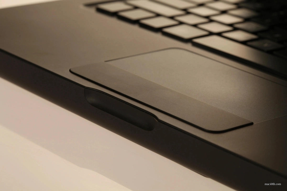 mac40th.com - MacBook - Black (2006)