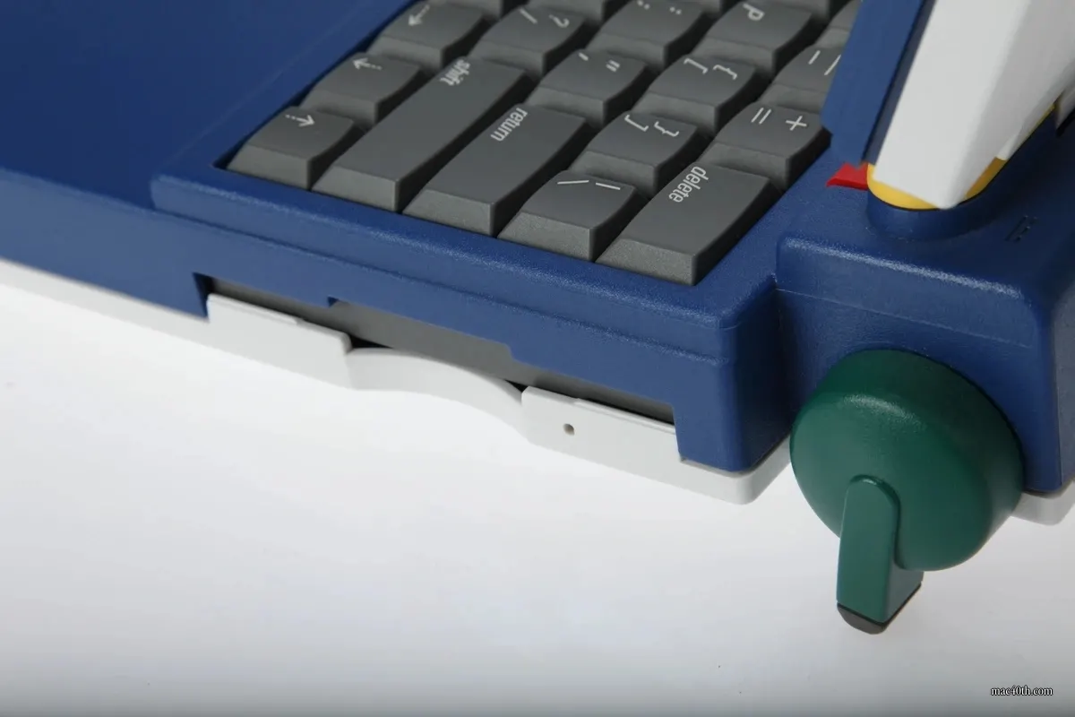 mac40th.com - Macintosh JLPGA PowerBook 170 (1992)