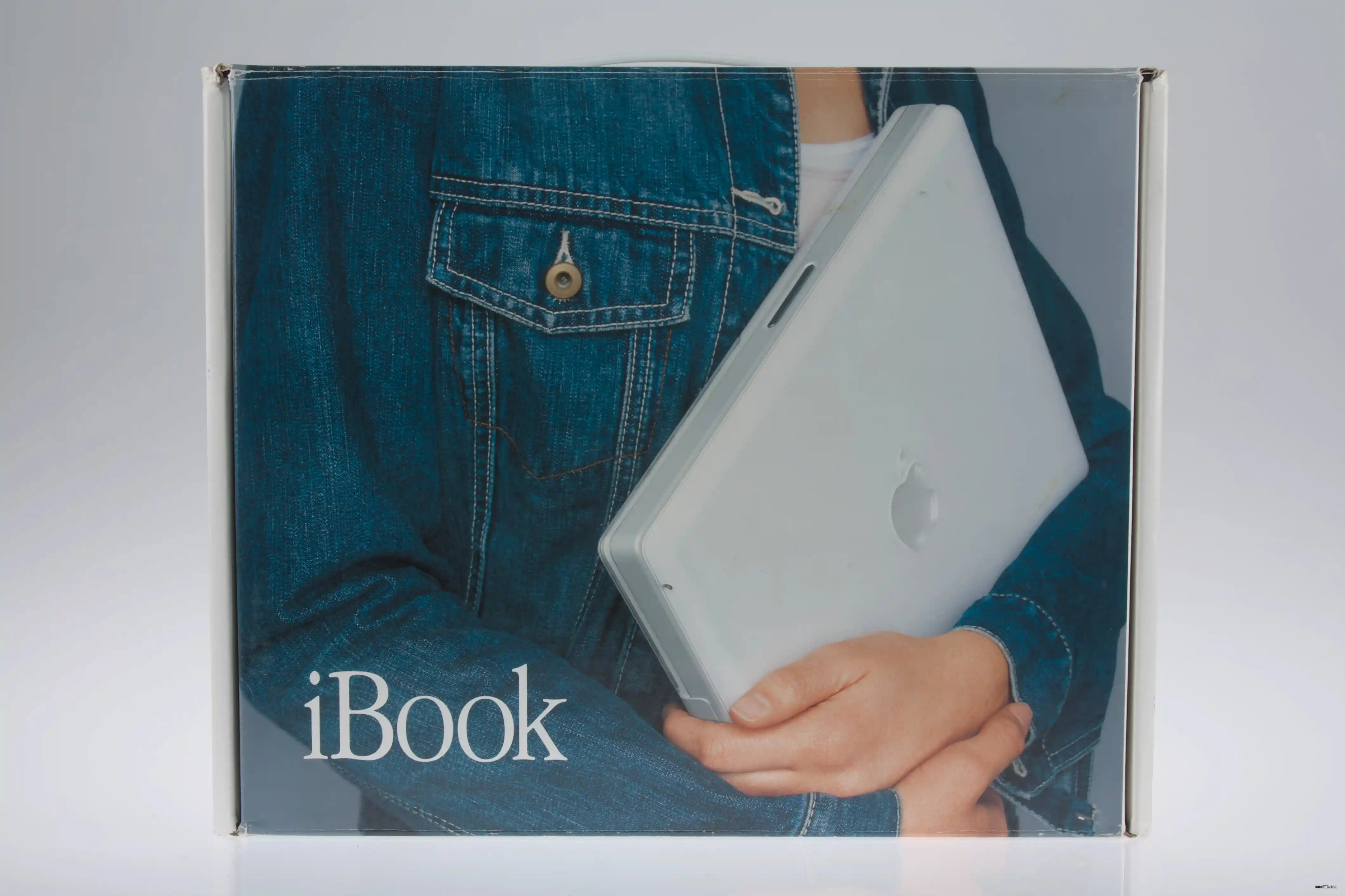 mac40th.com - iBook (2001)