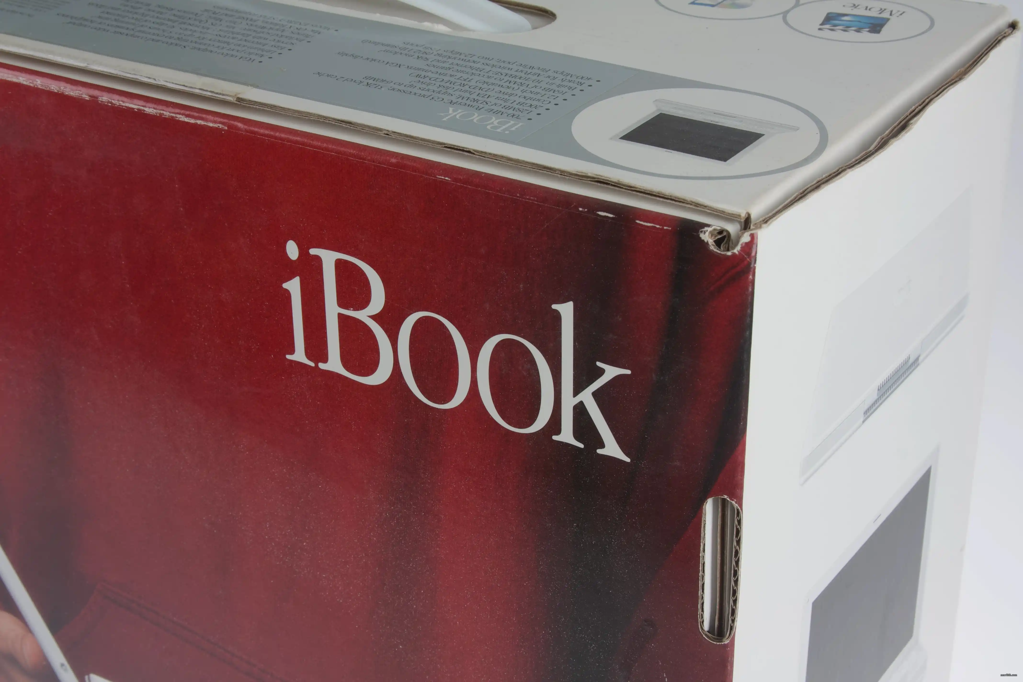 mac40th.com - iBook (2001)