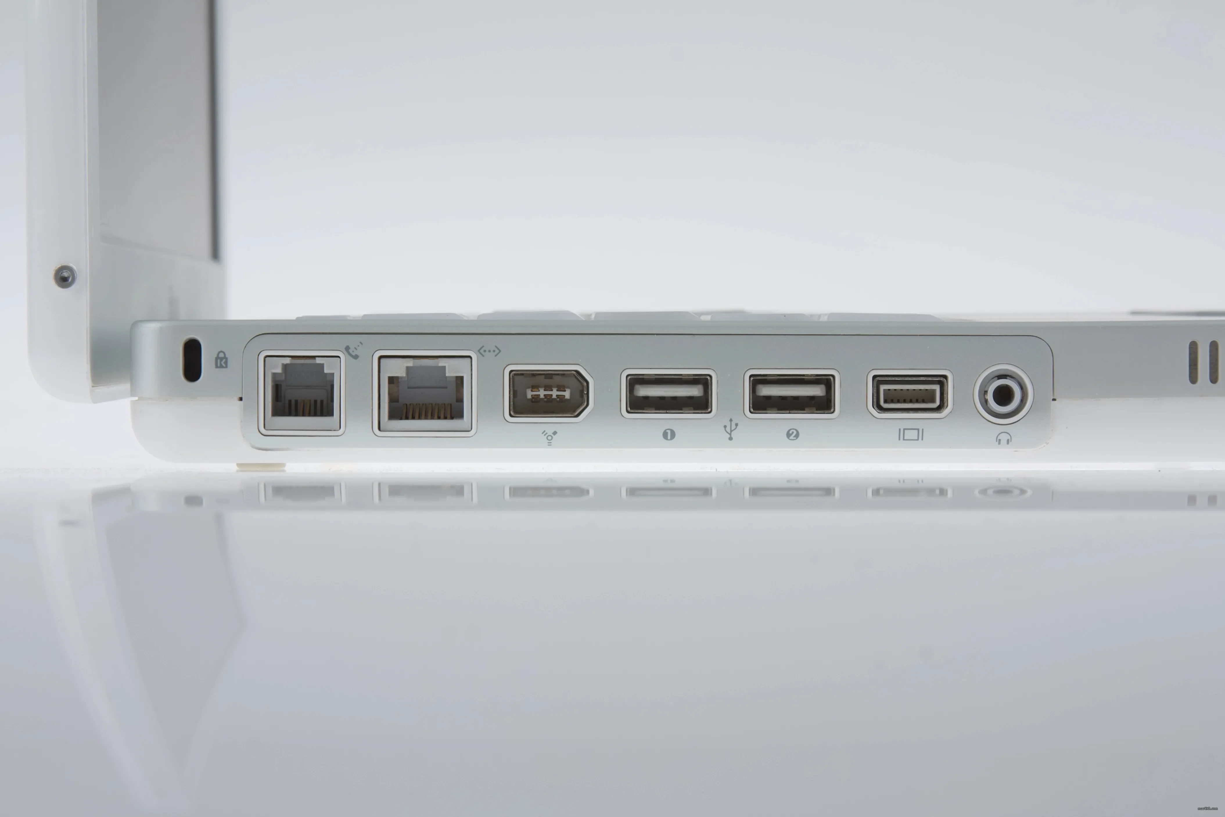 mac40th.com - iBook (2001)