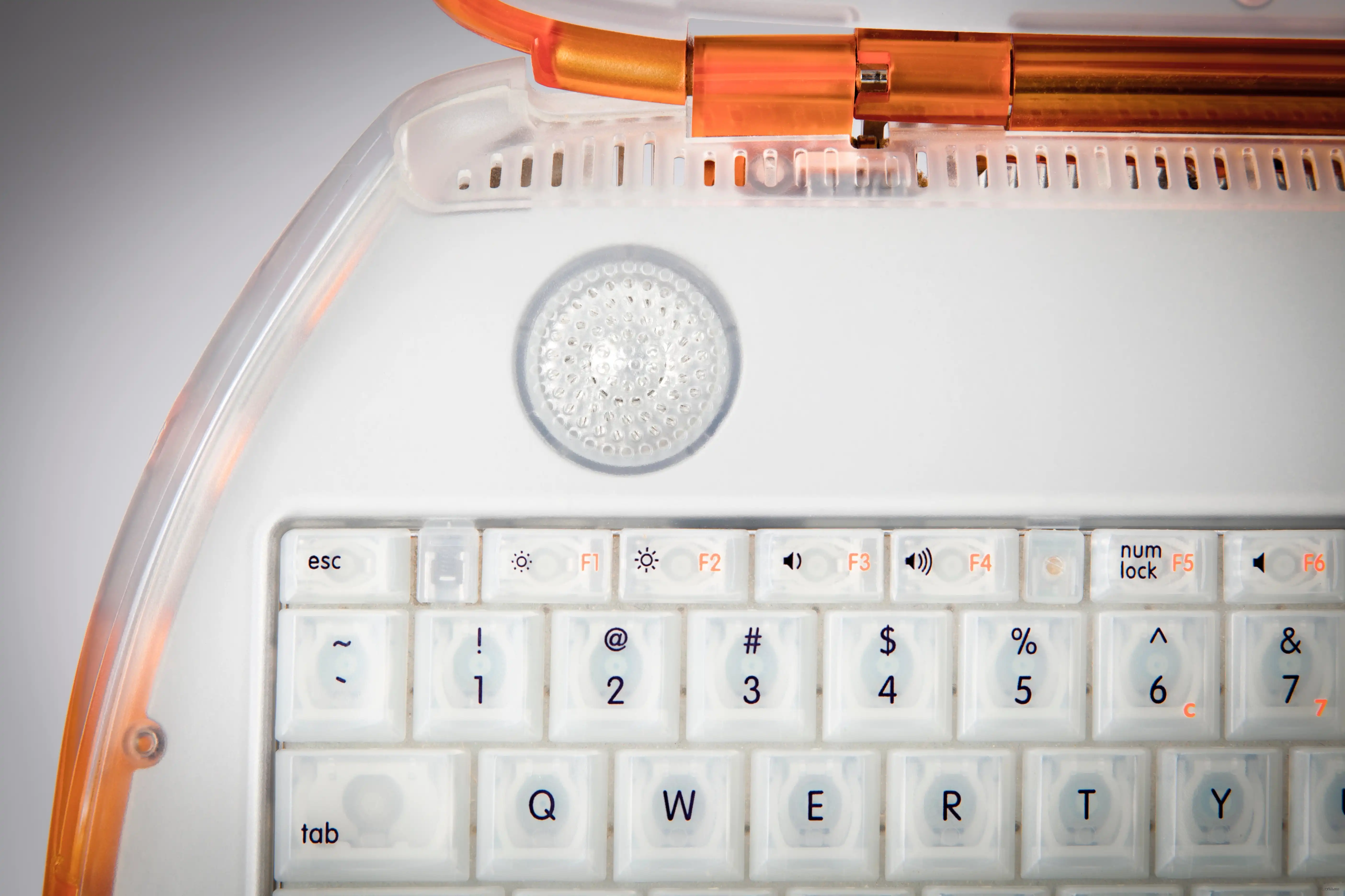 mac40th.com - iBook G3 (2001)