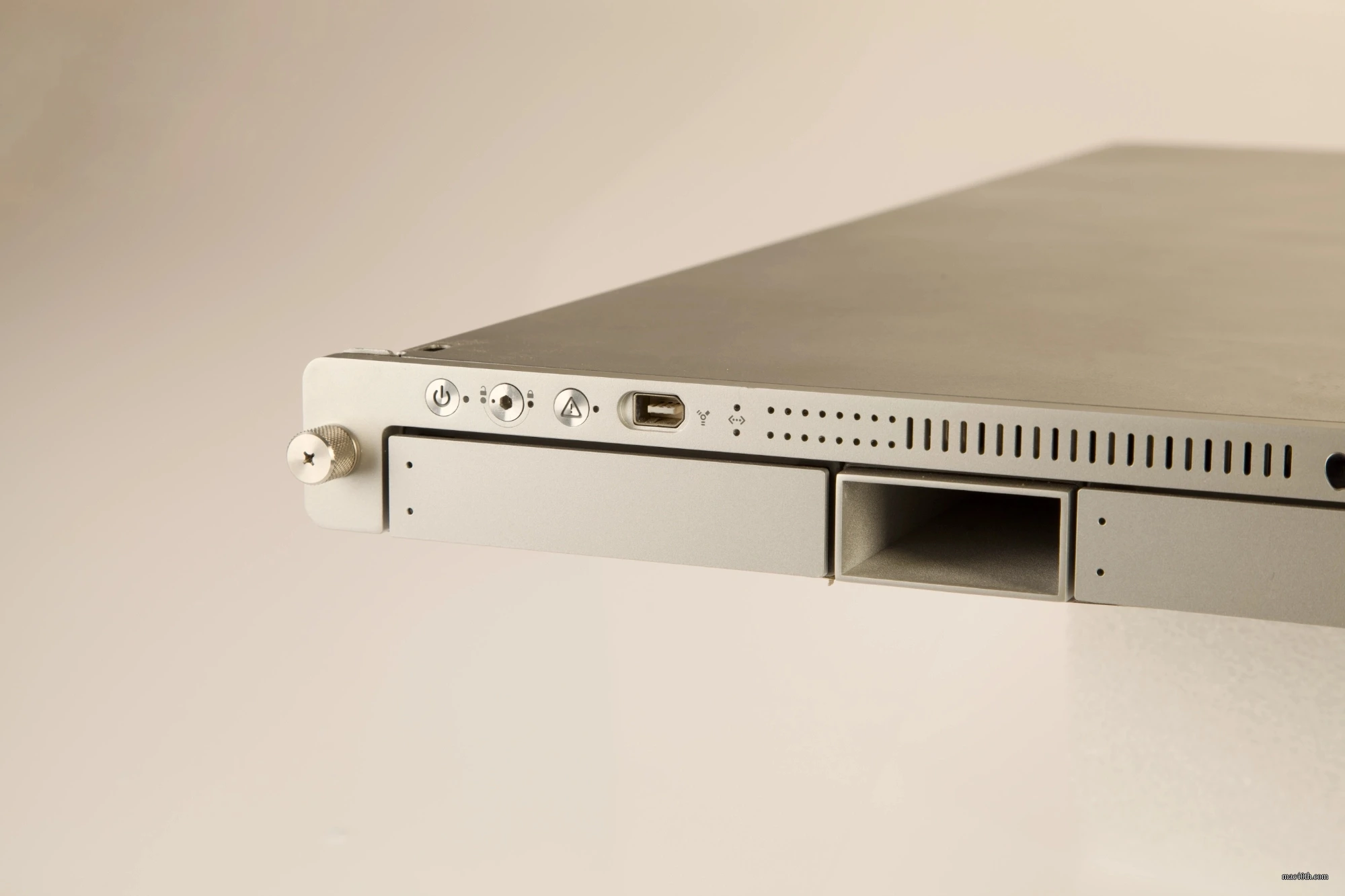 mac40th.com - X Serve (2002)