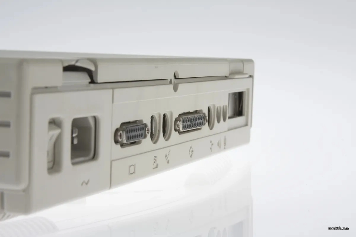 mac40th.com - Macintosh Performa 476 (1993)