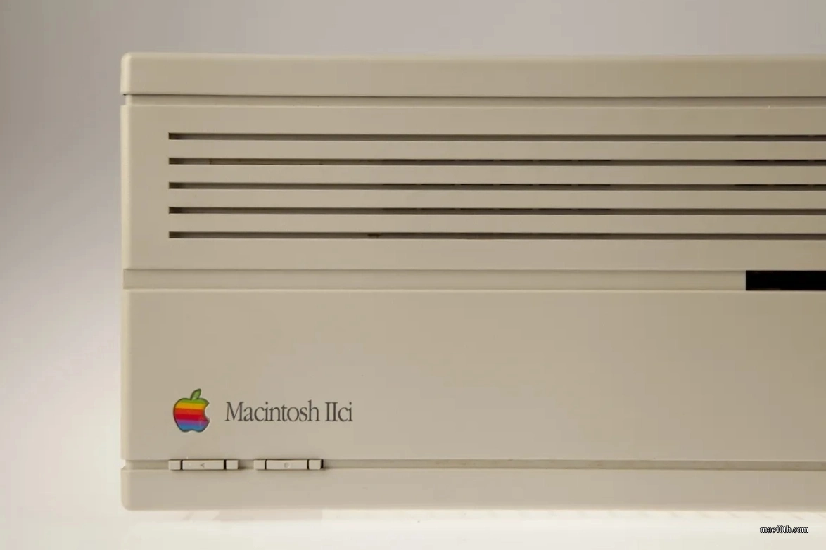 mac40th.com - Macintosh IIci (1989)