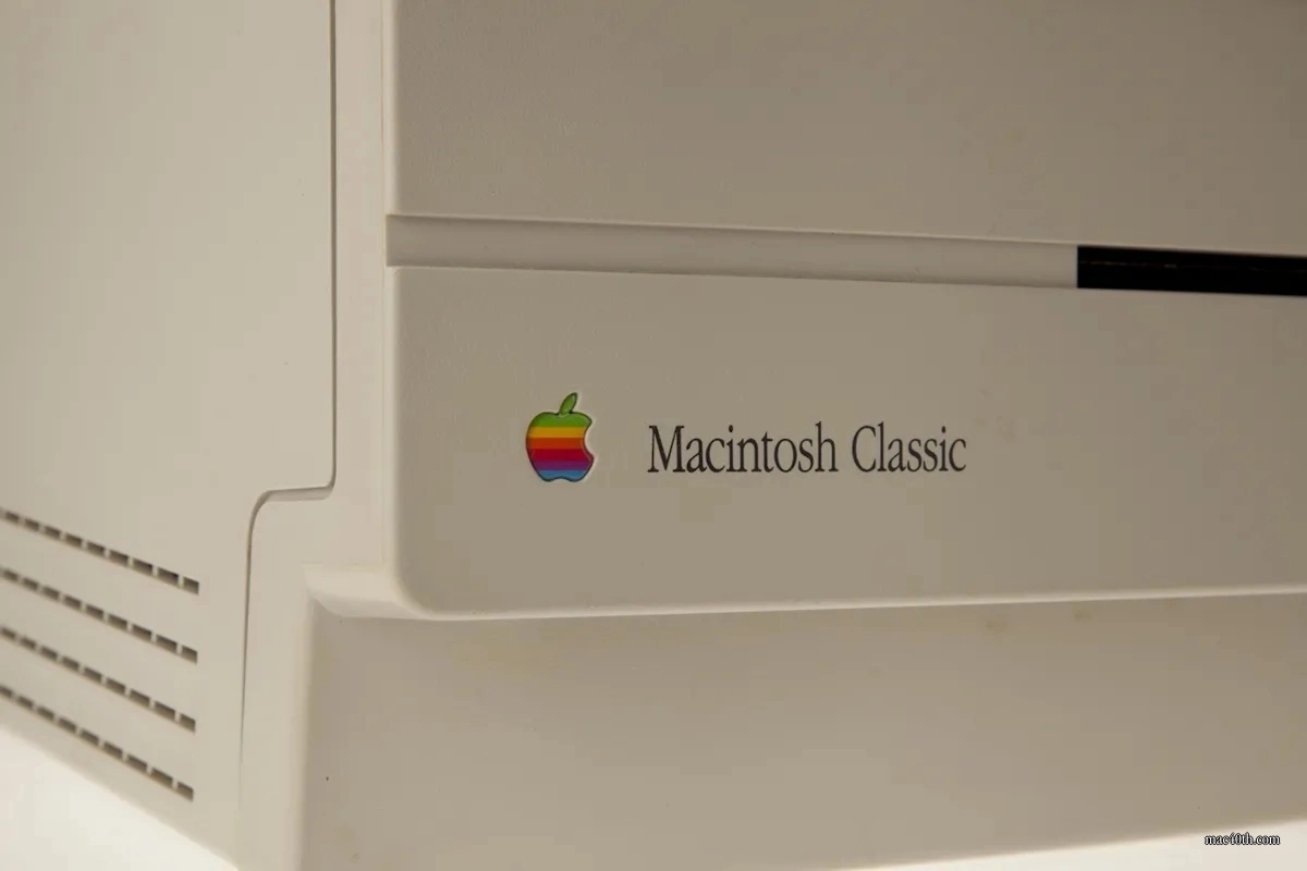 mac40th.com - Macintosh Classic (1990)