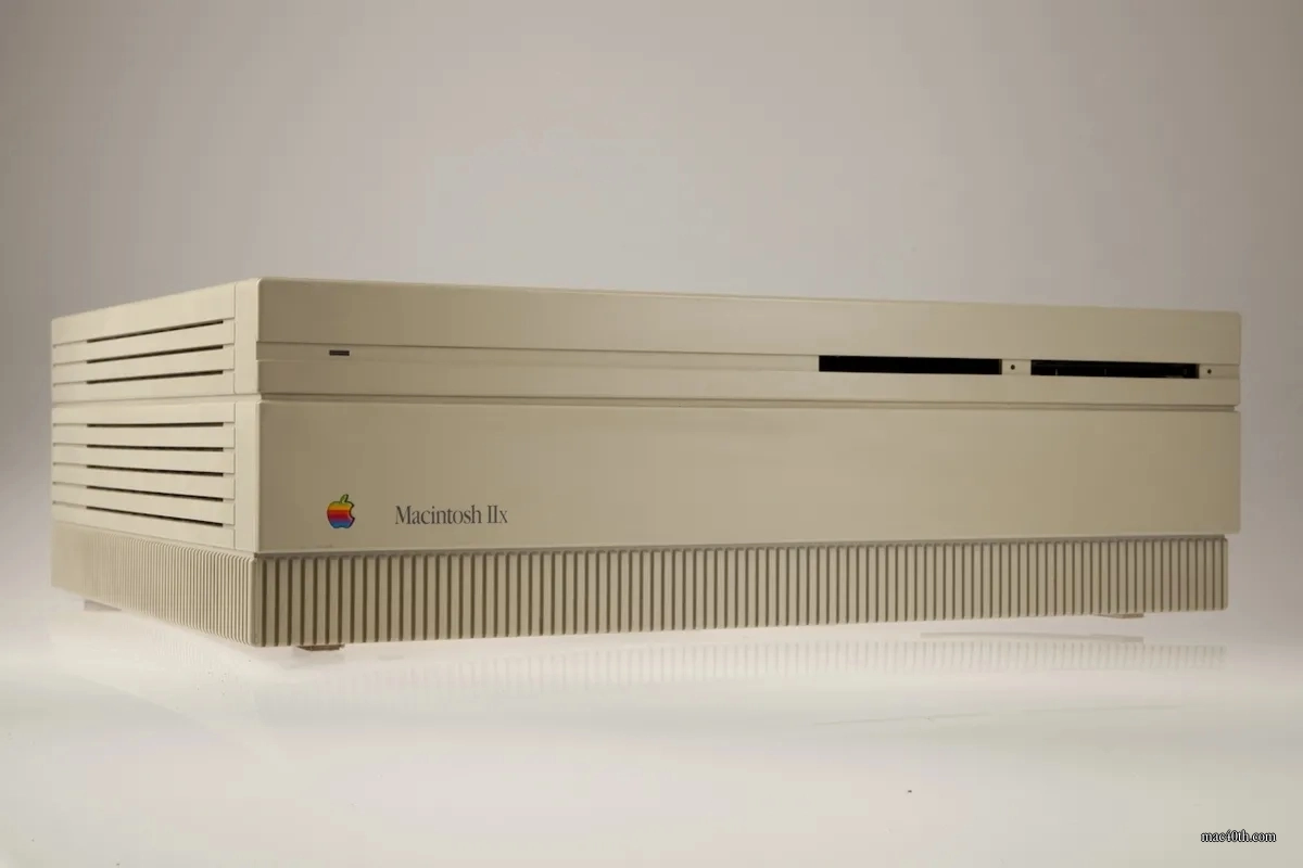 mac40th.com - Macintosh IIx (1998)