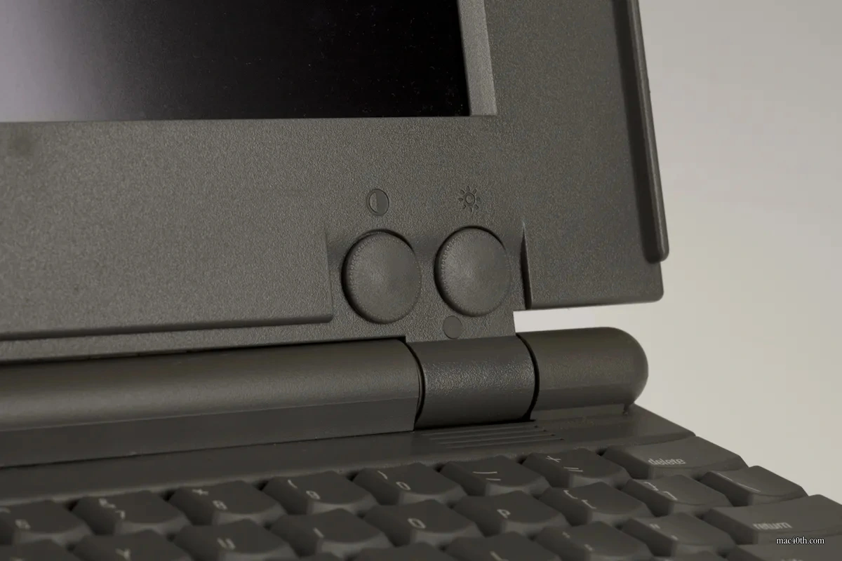 mac40th.com - Macintosh Powerbook 100 (1991)