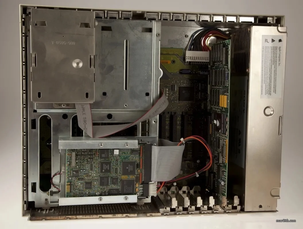 mac40th.com - Macintosh IIx (1998)