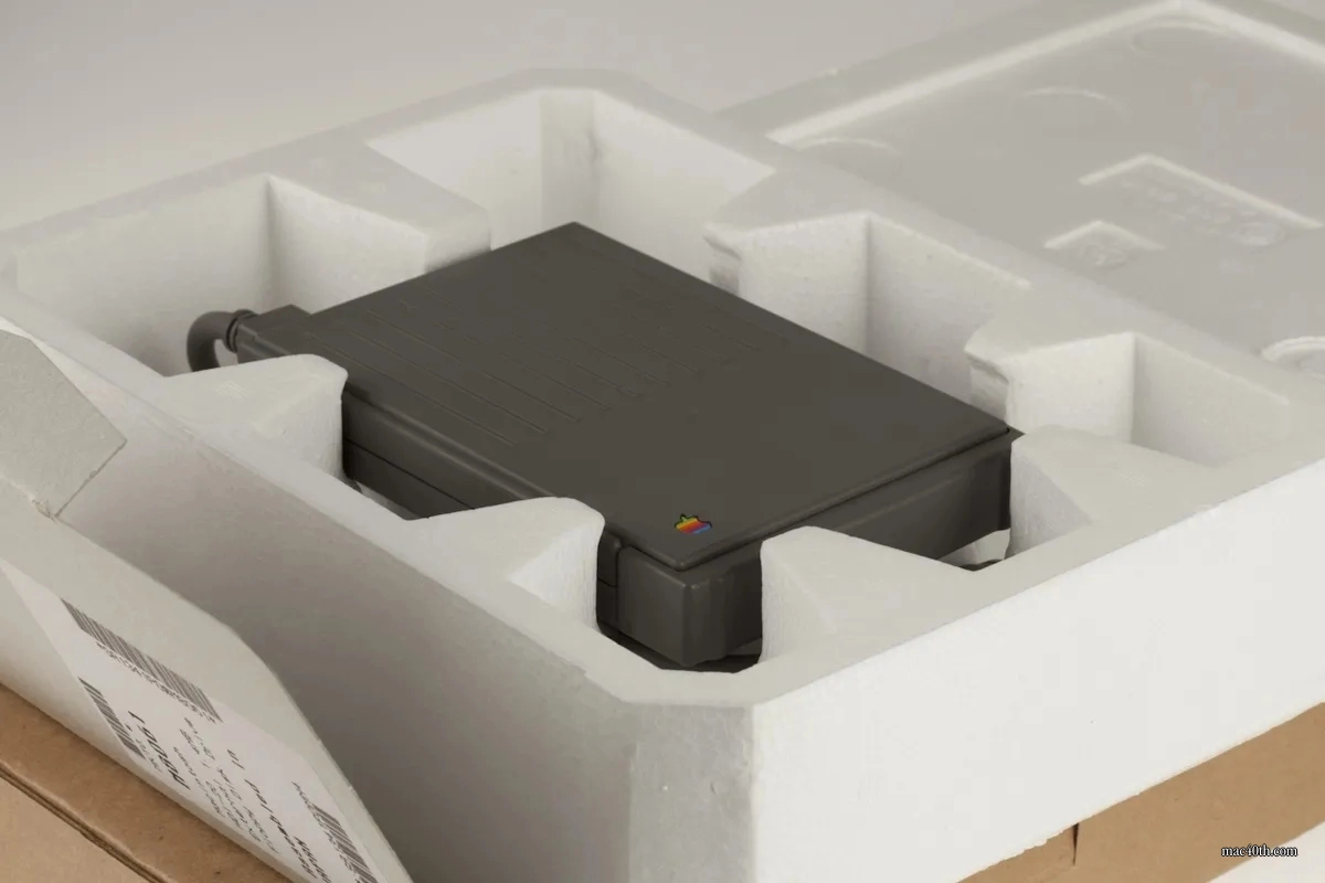 mac40th.com - Macintosh Powerbook 100 (1991)