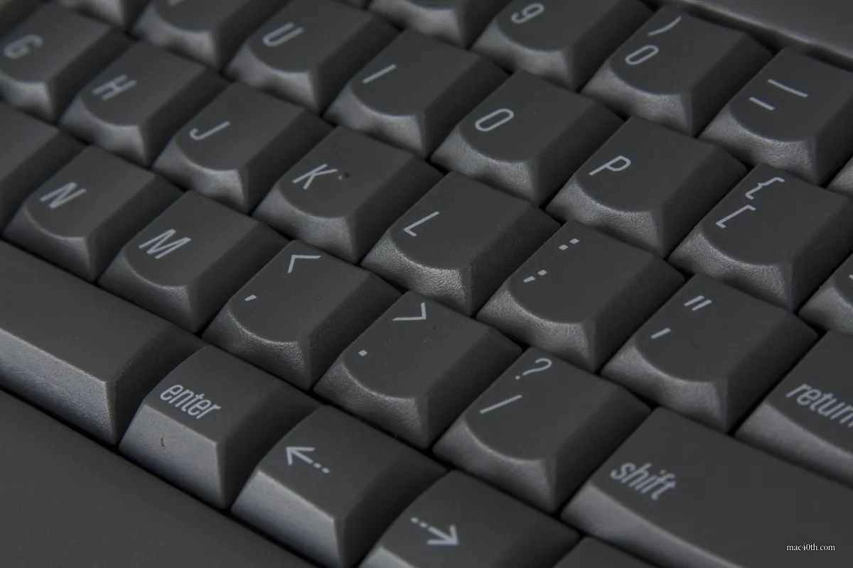 mac40th.com - Macintosh PowerBook Duo 2300 (1995)