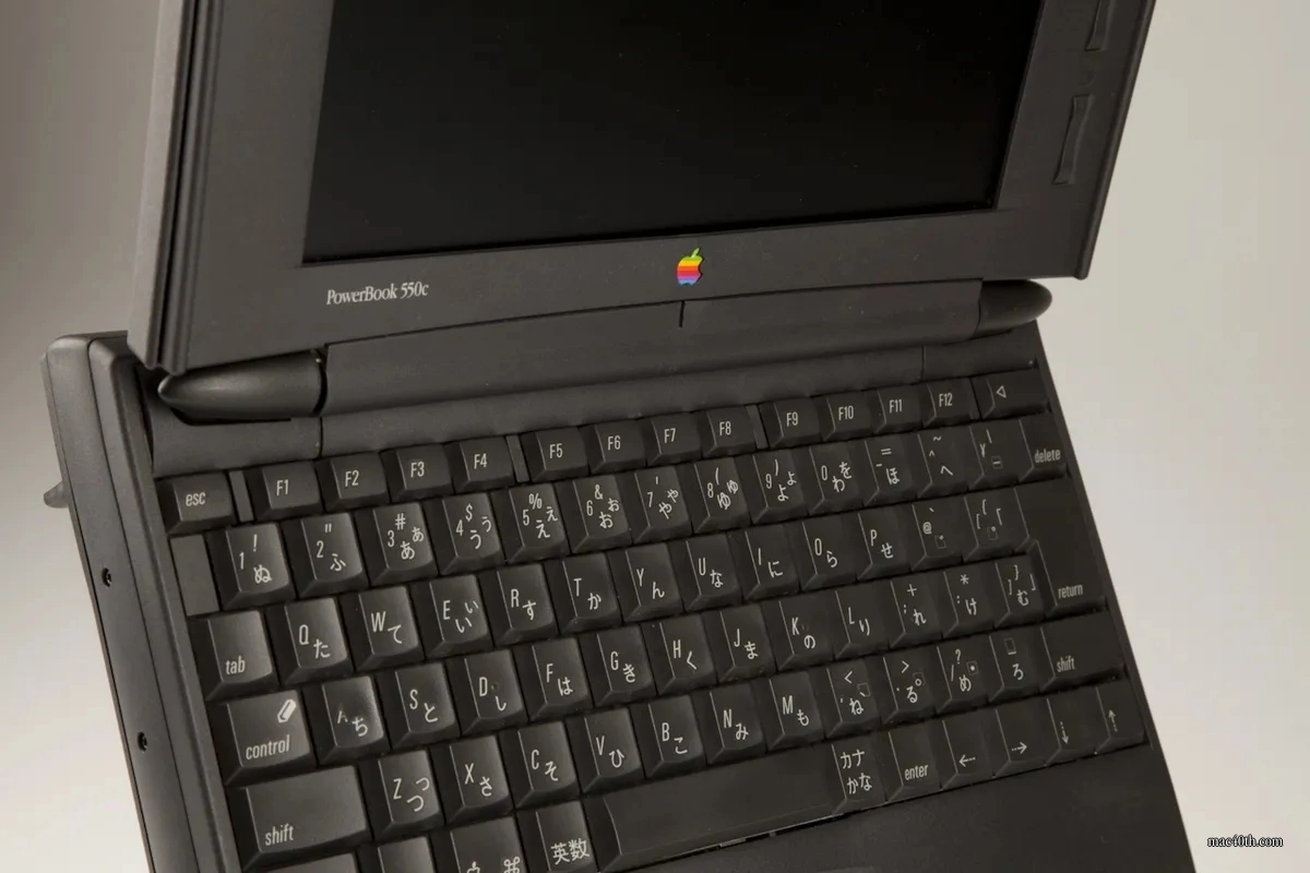 mac40th.com - PowerBook 550c (1995)