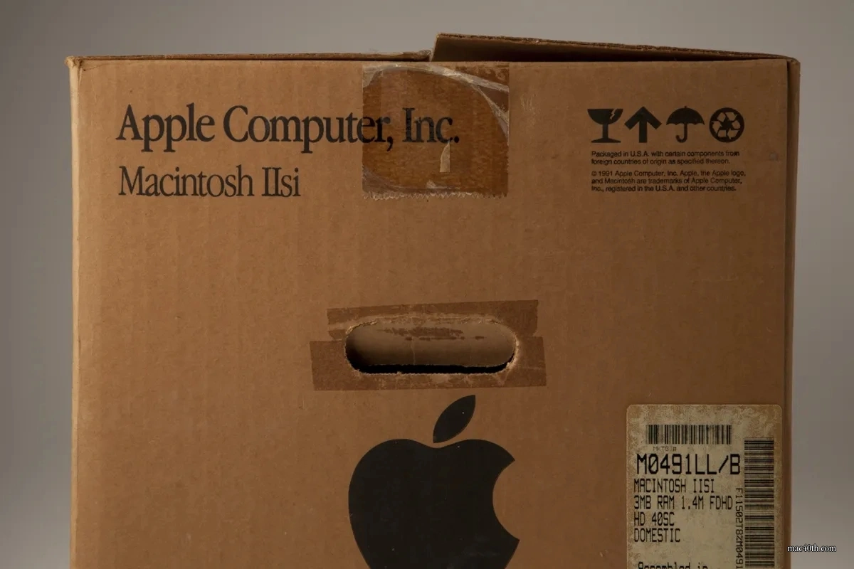 mac40th.com - Macintosh IIsi (1990)