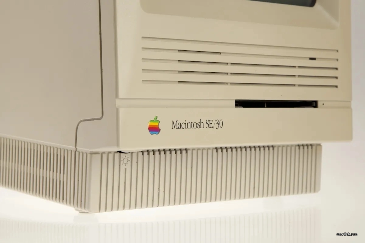 mac40th.com - Macintosh SE30 (1989)
