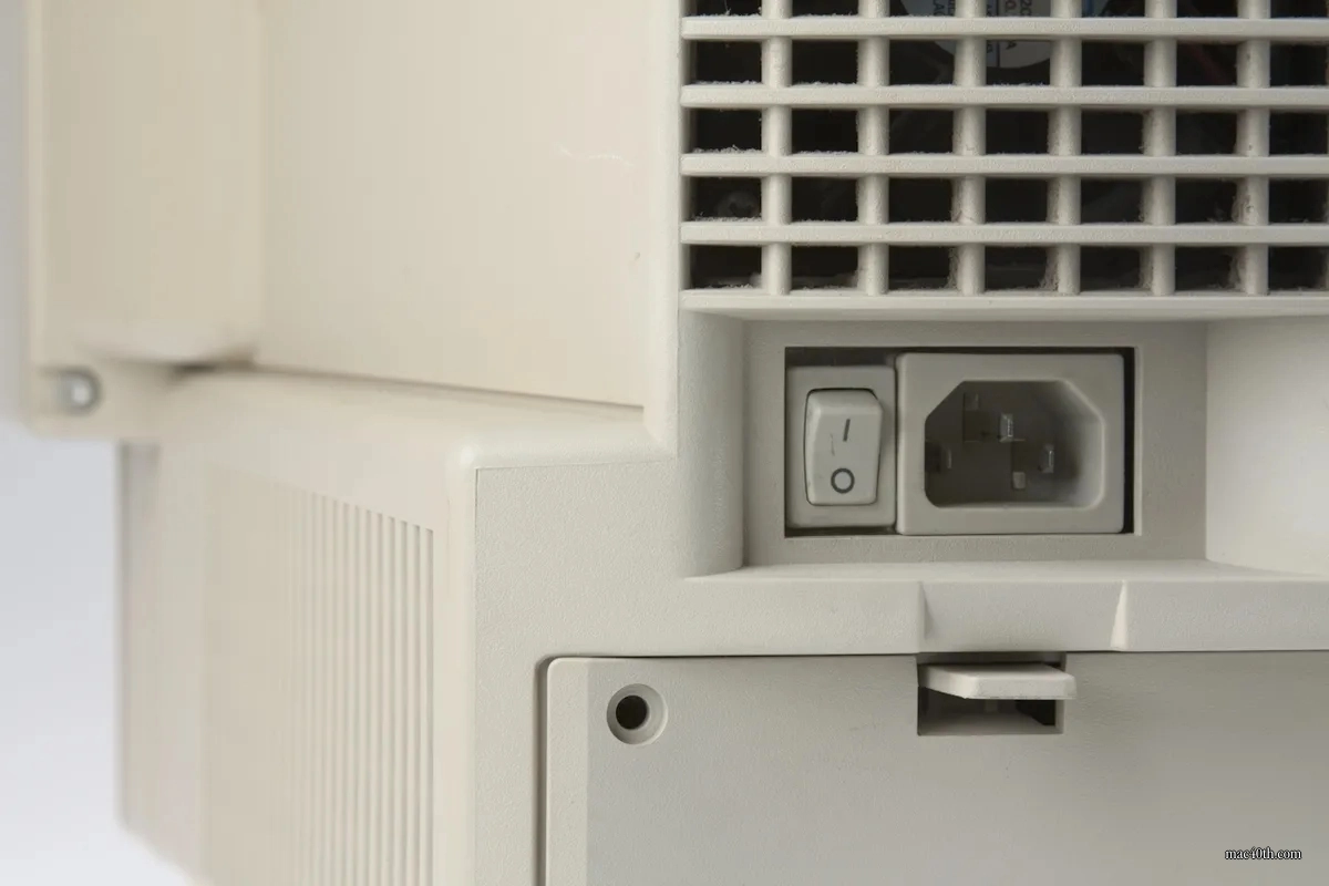 mac40th.com - Macintosh LC520 (1993) 