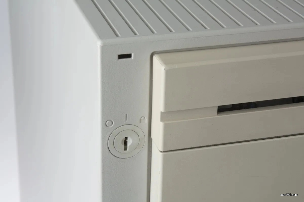 mac40th.com - Macintosh Quadra 950 (1992)