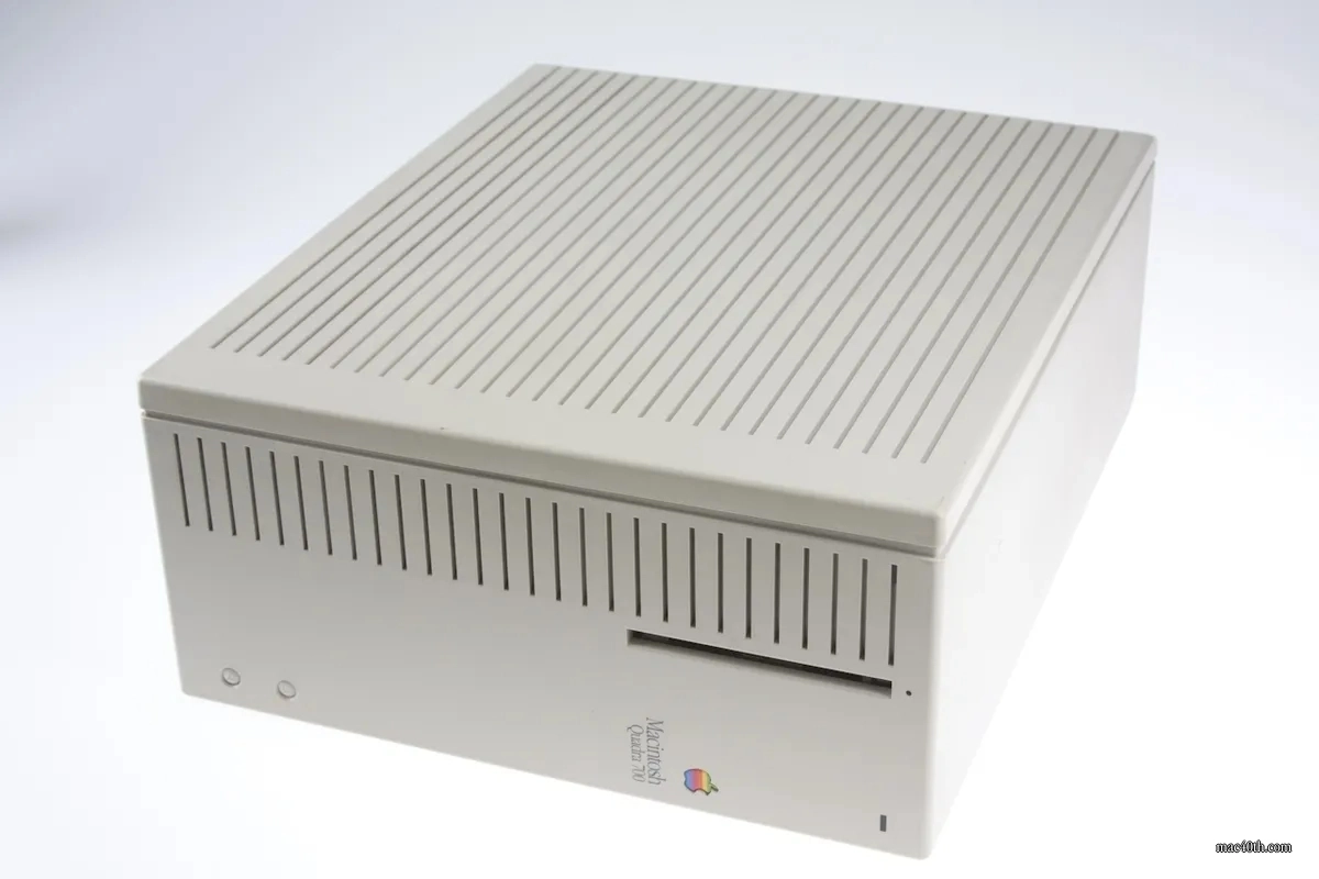 mac40th.com - Macintosh Quadra 700 (1991)