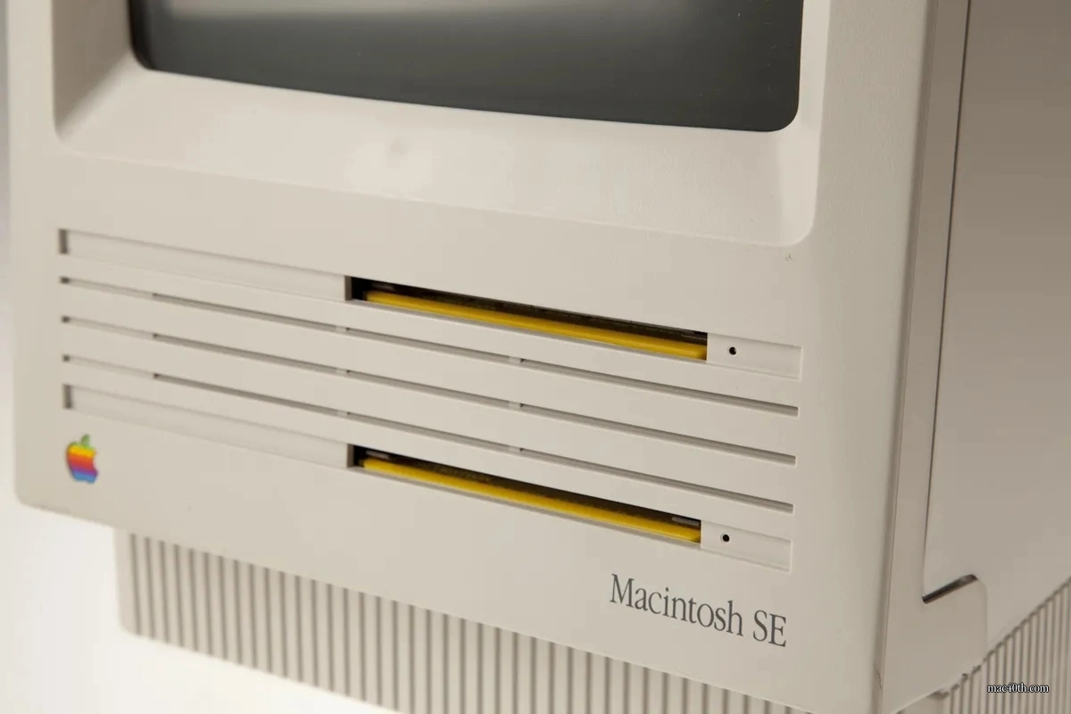 mac40th.com - Macintosh SE (1987)