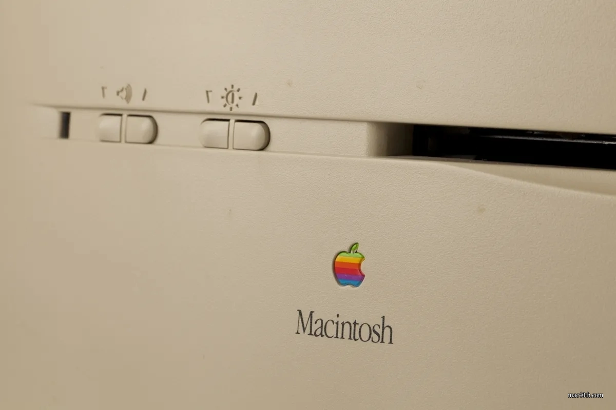 mac40th.com - Macintosh Color Classic II (1993)