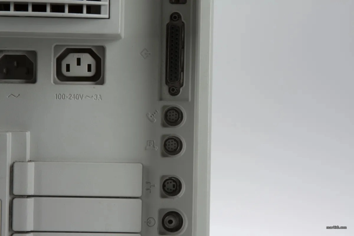 mac40th.com - Macintosh Quadra 950 (1992)