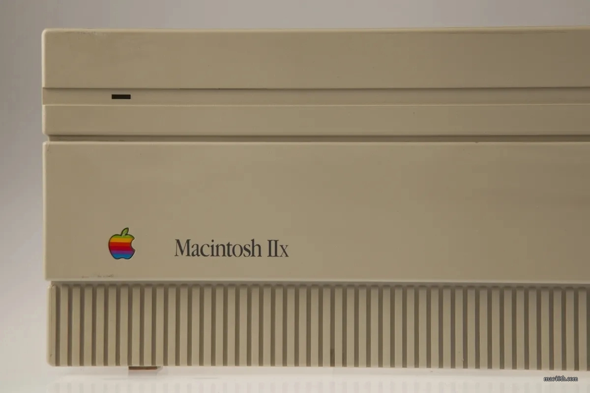 mac40th.com - Macintosh IIx (1998)
