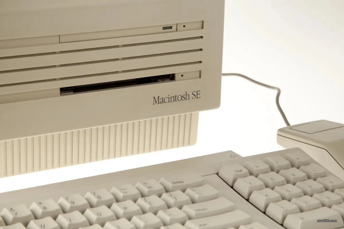 mac40th.com - Macintosh SE (1987)
