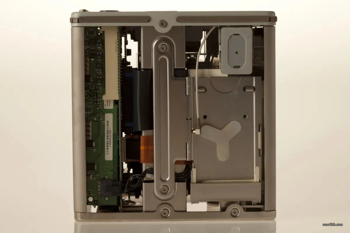 mac40th.com - PowerMac G4 Cube (2000)