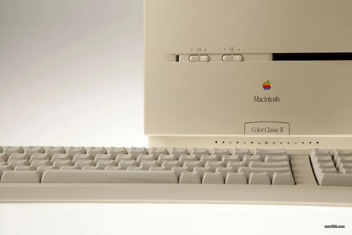 mac40th.com - Macintosh Color Classic II (1993)