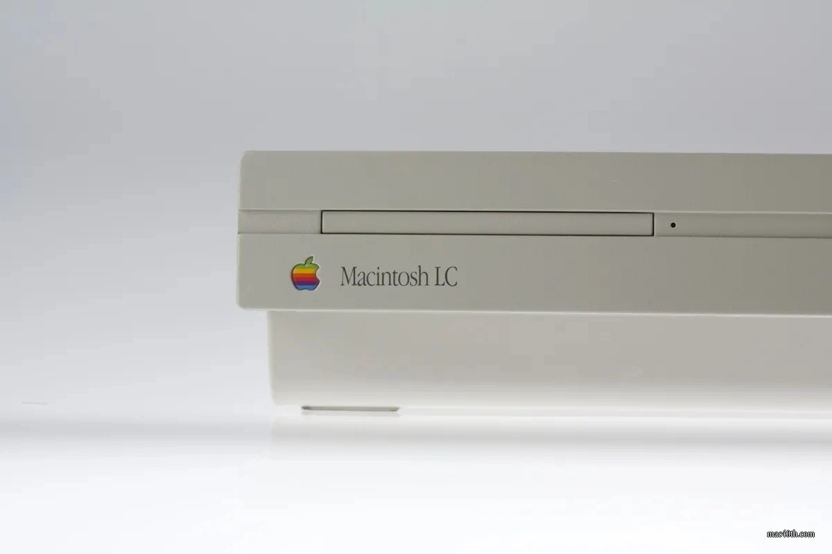 mac40th.com - Macintosh LC (1990)