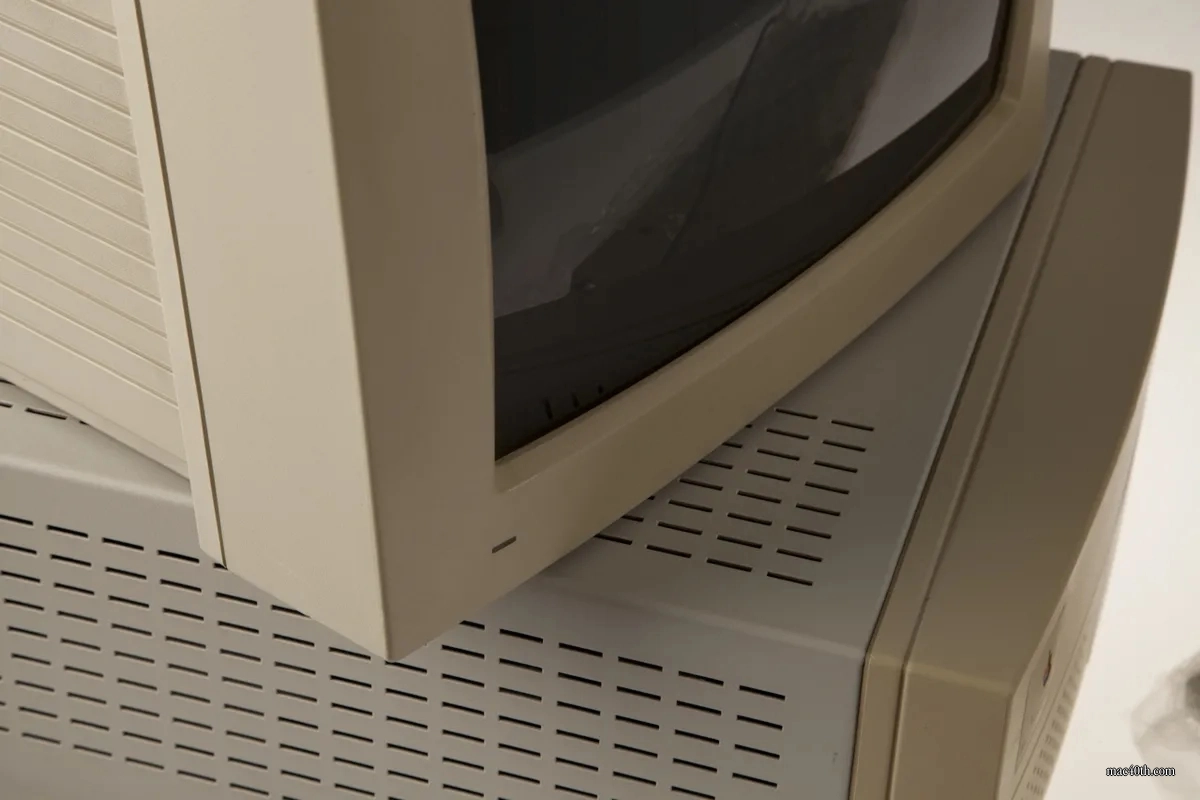 mac40th.com - Macintosh Performa 600 (1992)