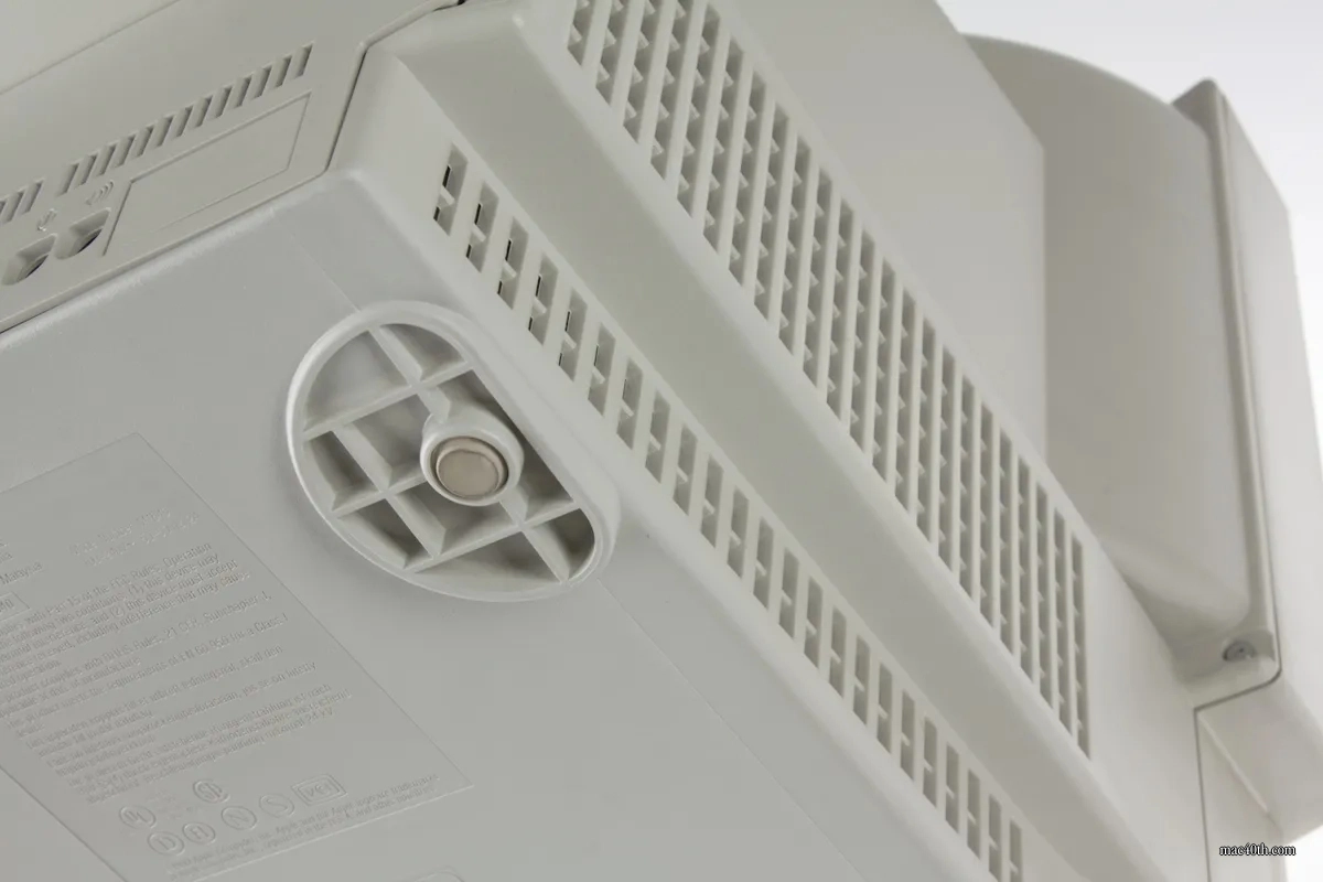 mac40th.com - Macintosh LC520 (1993)