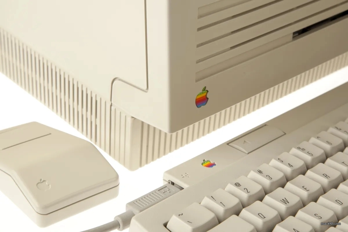 mac40th.com - Macintosh SE (1987)
