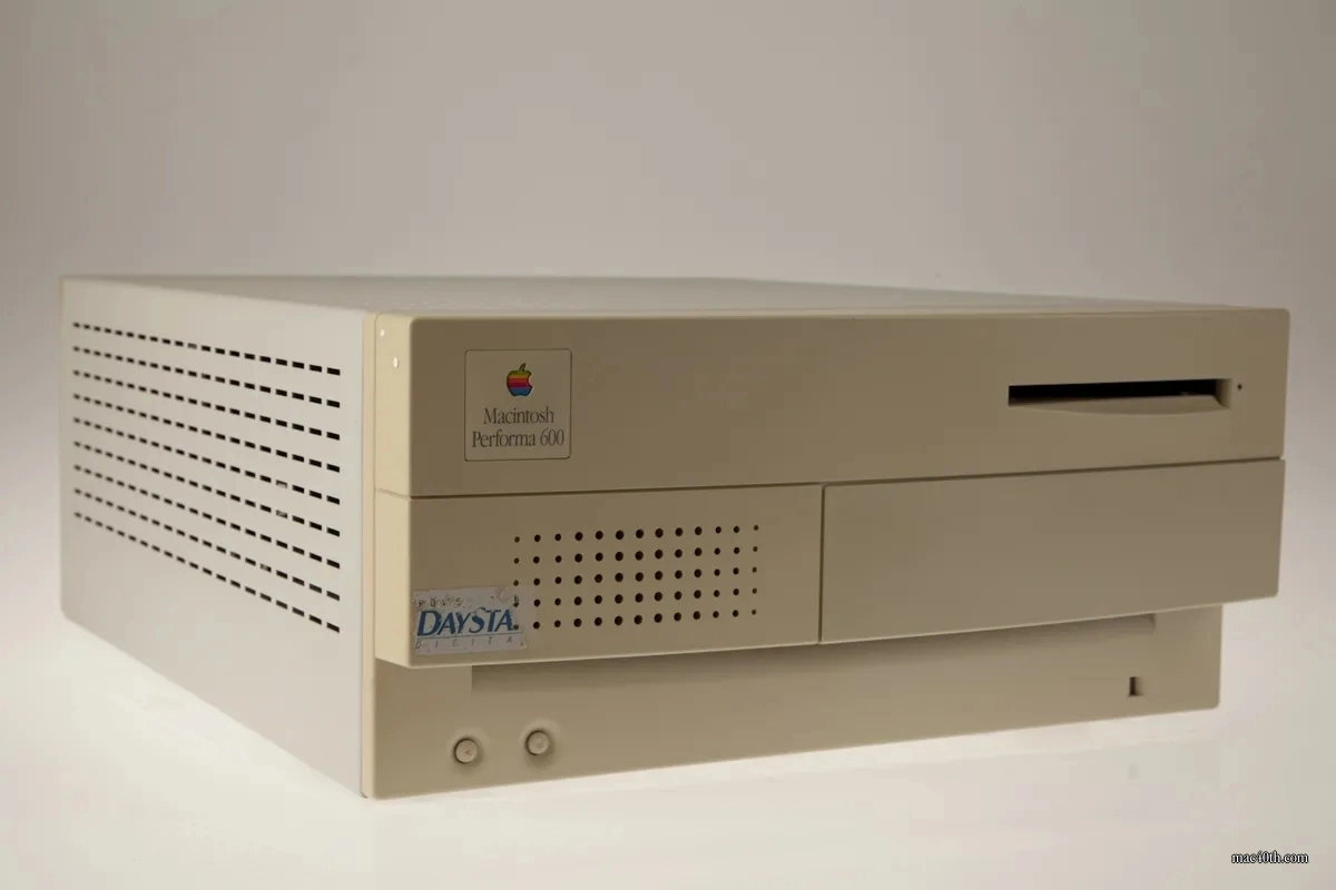 mac40th.com - Macintosh Performa 600 (1992)