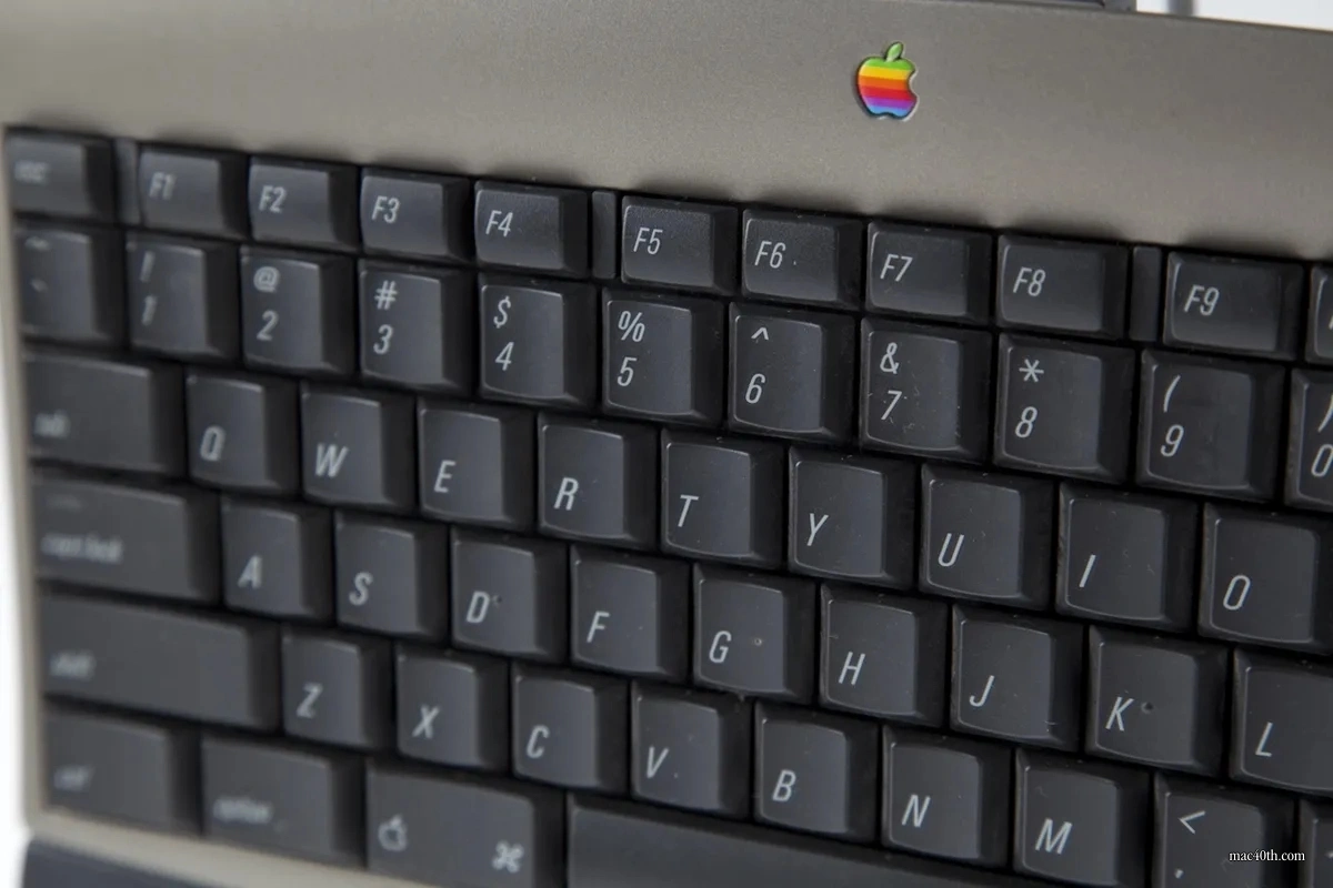 mac40th.com - 20th Anniversary Macintosh (1997)