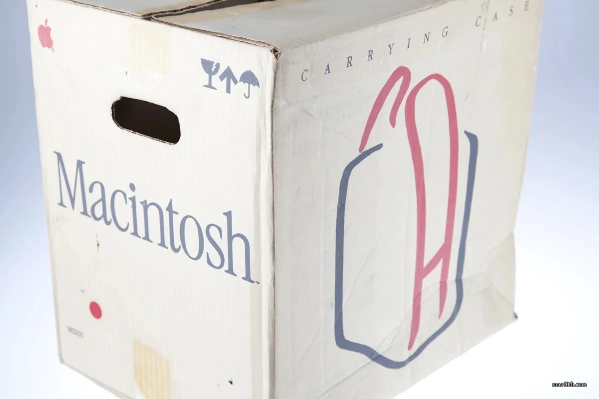 mac40th.com - Macintosh Carrying Case (1984)