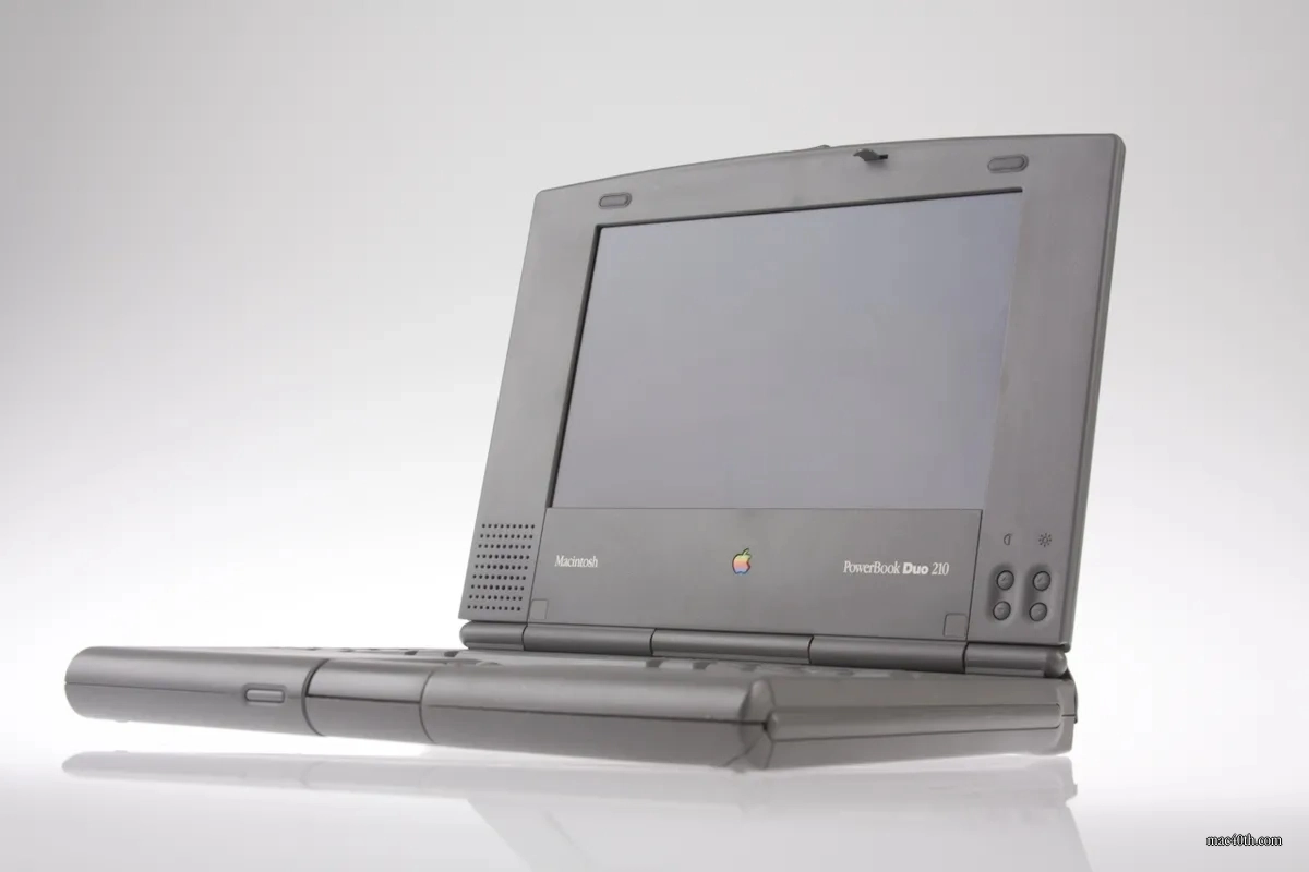 mac40th.com - Macintosh PowerBook Duo 210 (1992)