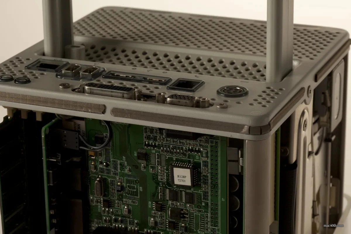 mac40th.com - PowerMac G4 Cube (2000)