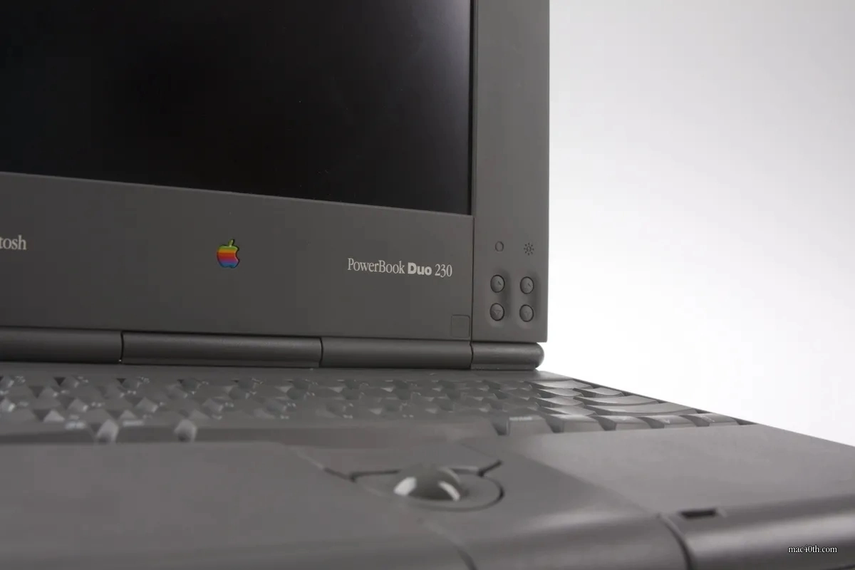 mac40th.com - Macintosh PowerBook Duo 230 (1992)