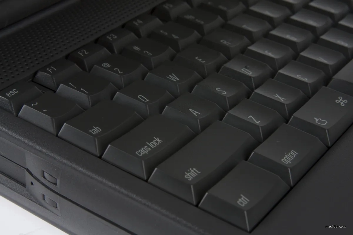 mac40th.com - Macintosh PowerBook 1400cs (1996)