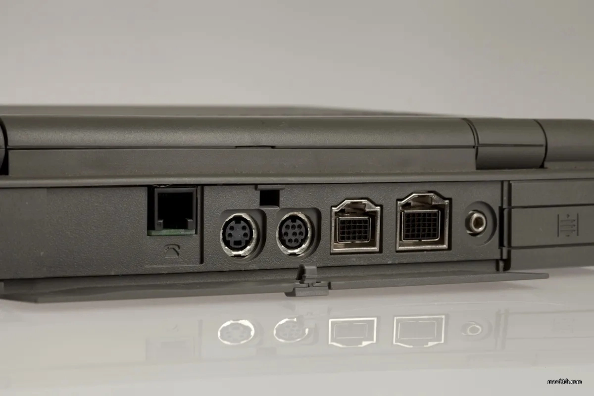 mac40th.com - Macintosh Powerbook 100 (1991)