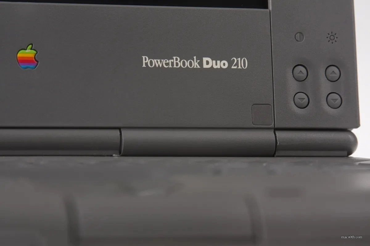 mac40th.com - Macintosh PowerBook Duo 210 (1992)