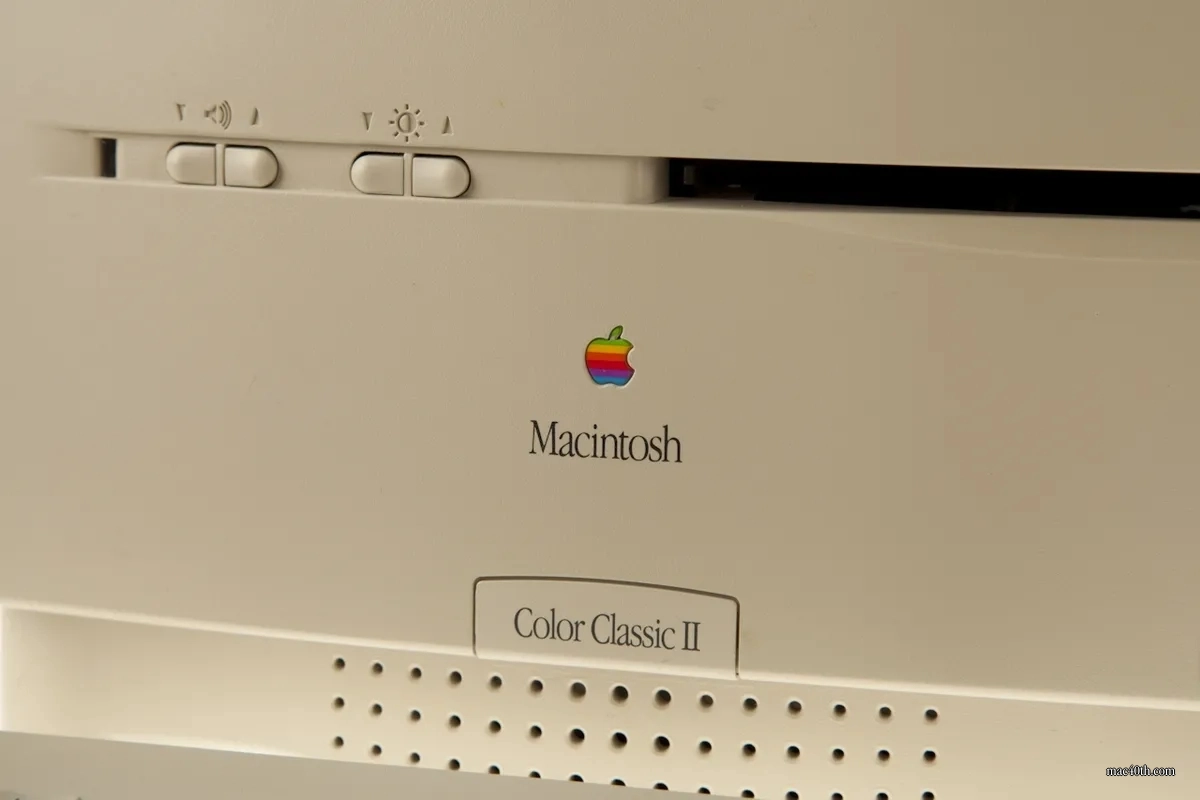 mac40th.com - Macintosh Color Classic II (1993)